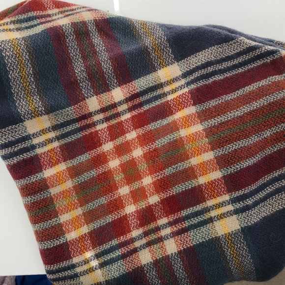 Oversized blanket square scarf plaid blue maroon tan fringe shawl warm - Picture 2 of 2